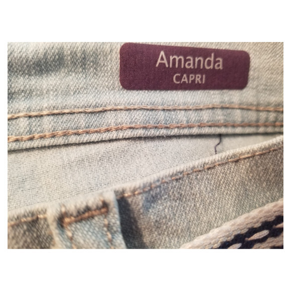 Gloria Vanderbilt Amanda Capri Women's Shorts Light Blue Size 8, Inseam 18 in - Picture 9 of 9